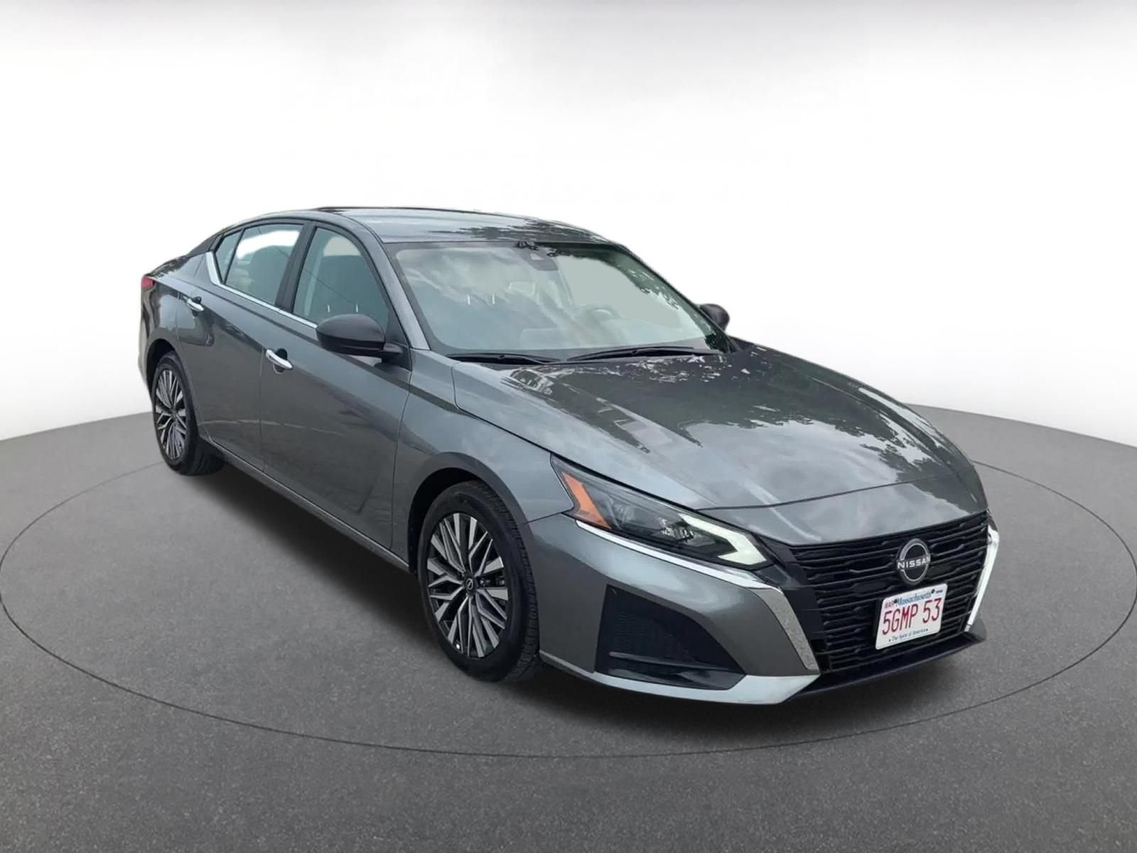 Used 2025 Nissan Altima 2.5 SV FWD image 3