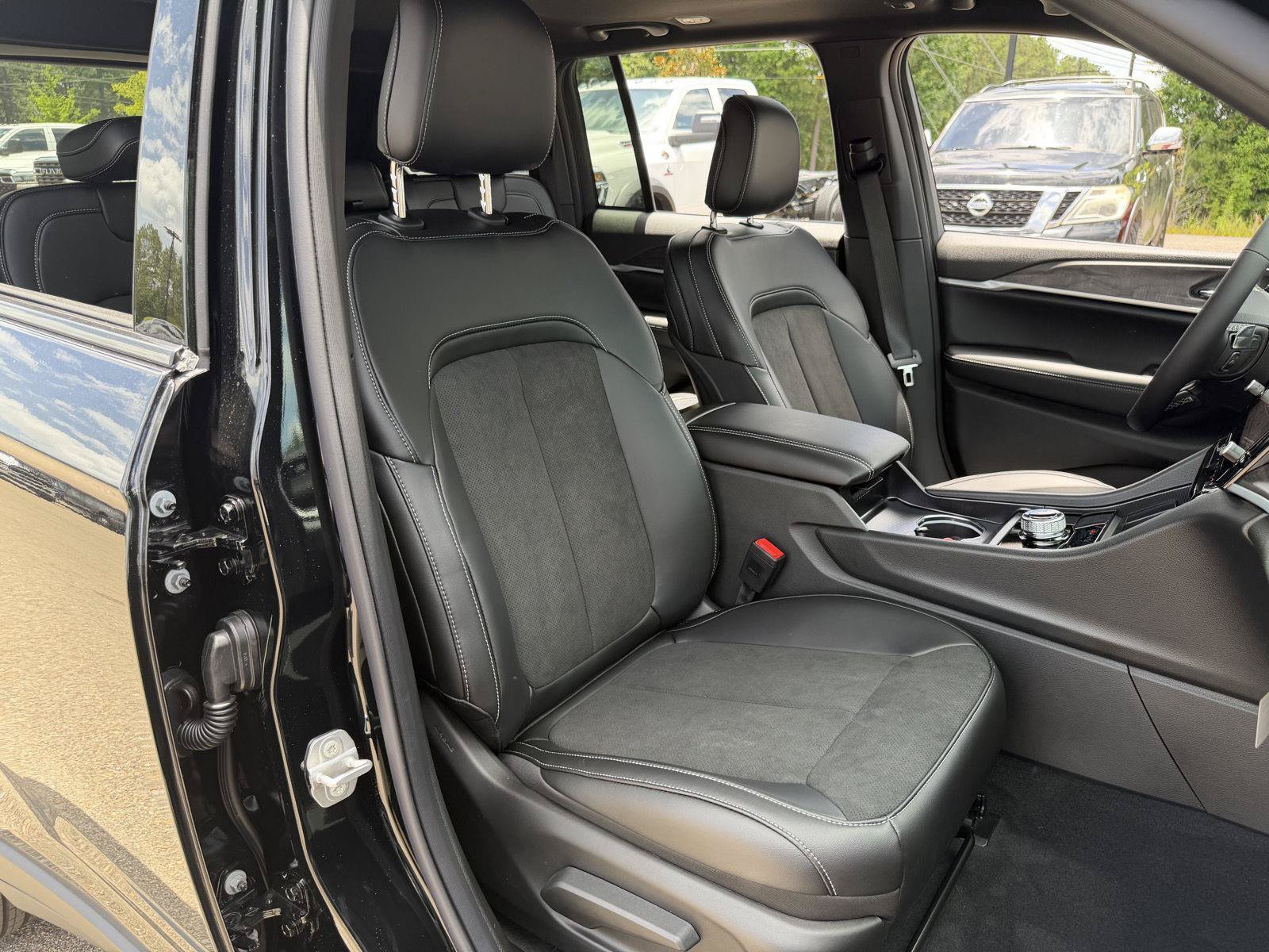 New 2026 Jeep Grand Cherokee Altitude RWD image 22