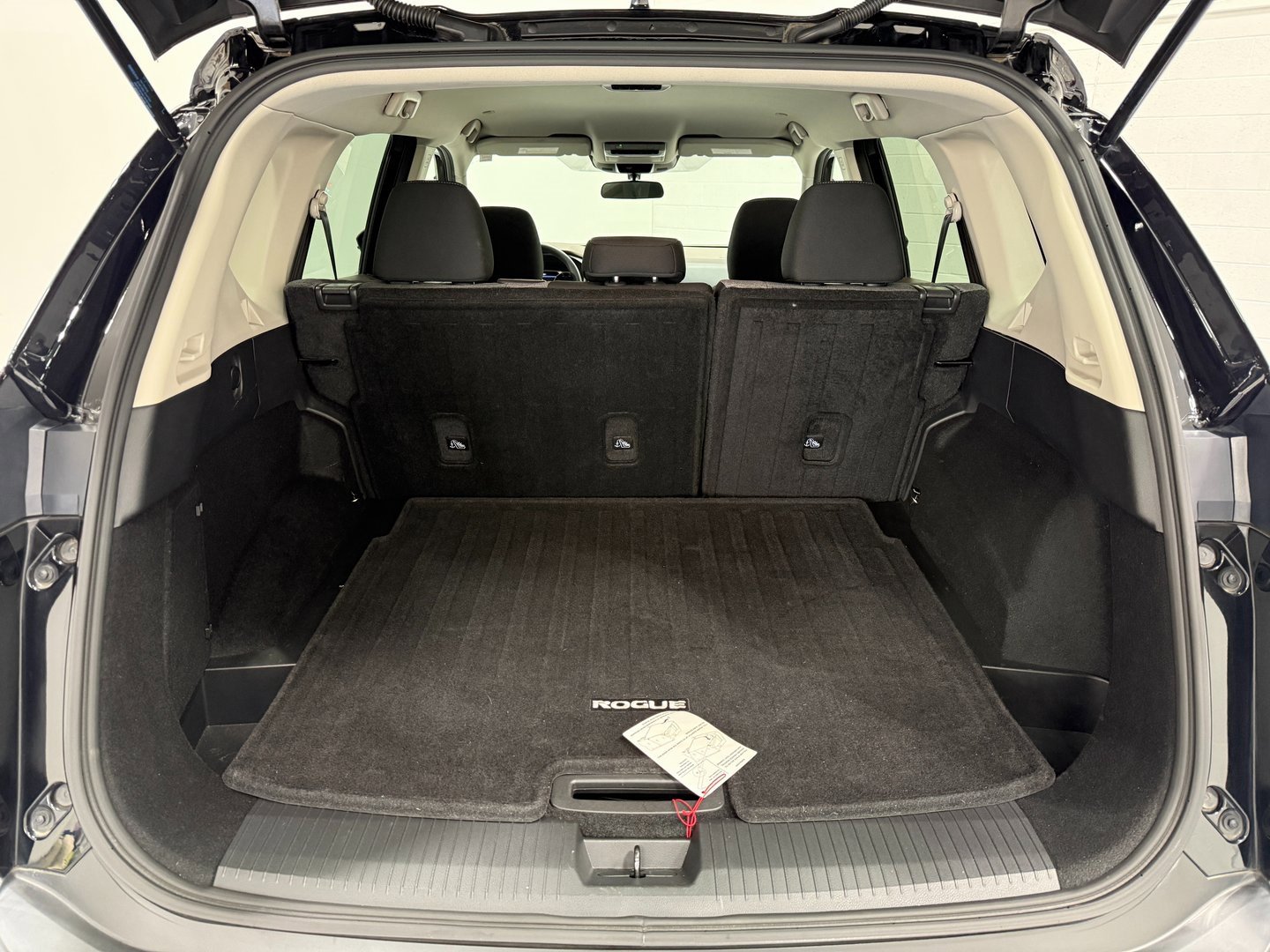 Used 2022 Nissan Rogue SV image 47