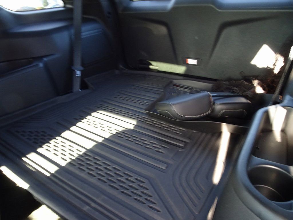 Used 2018 Ford Explorer Platinum image 10