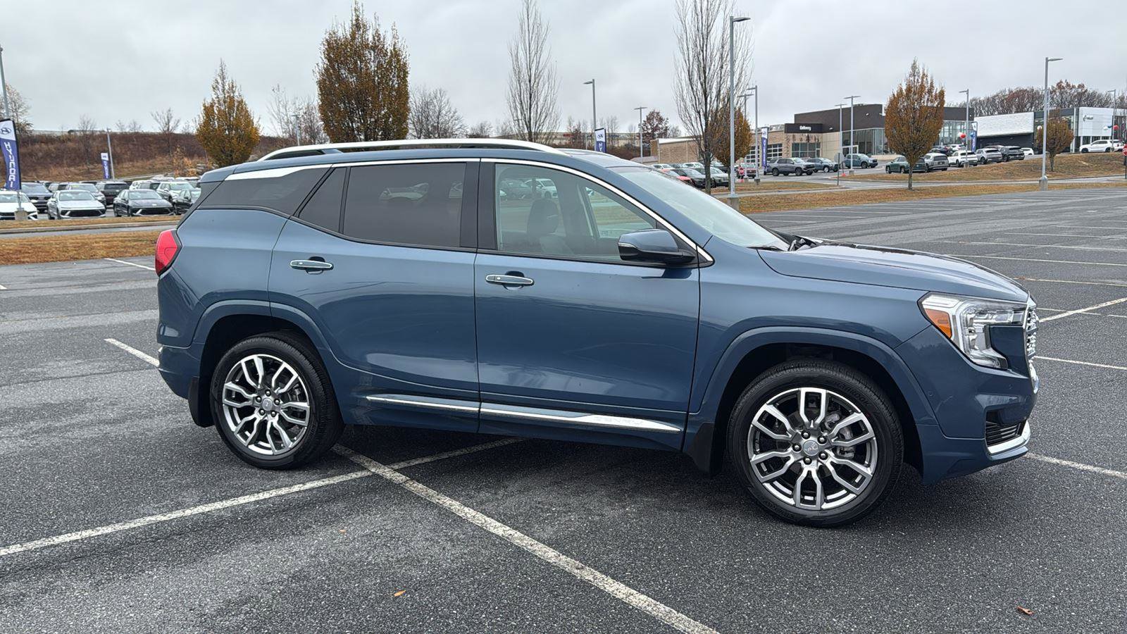 Used 2024 GMC Terrain Denali w/ Denali Premium Package image 3