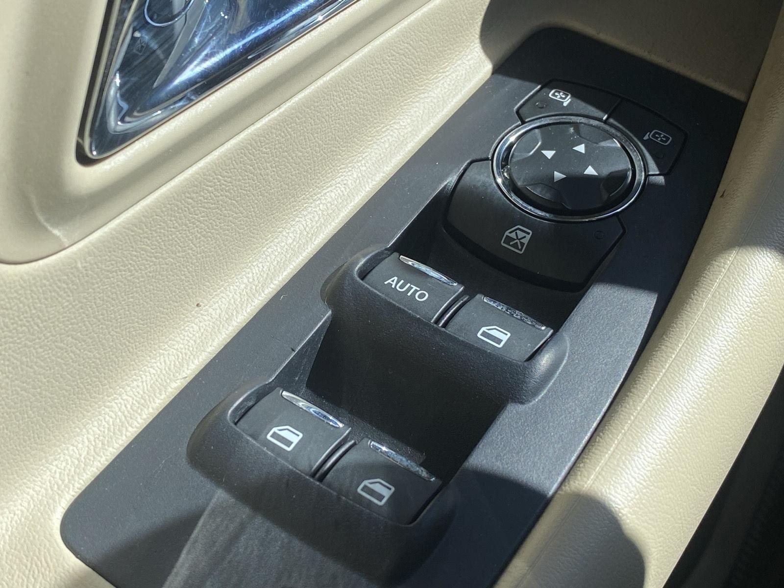 Used 2018 Ford Taurus SE FWD image 21