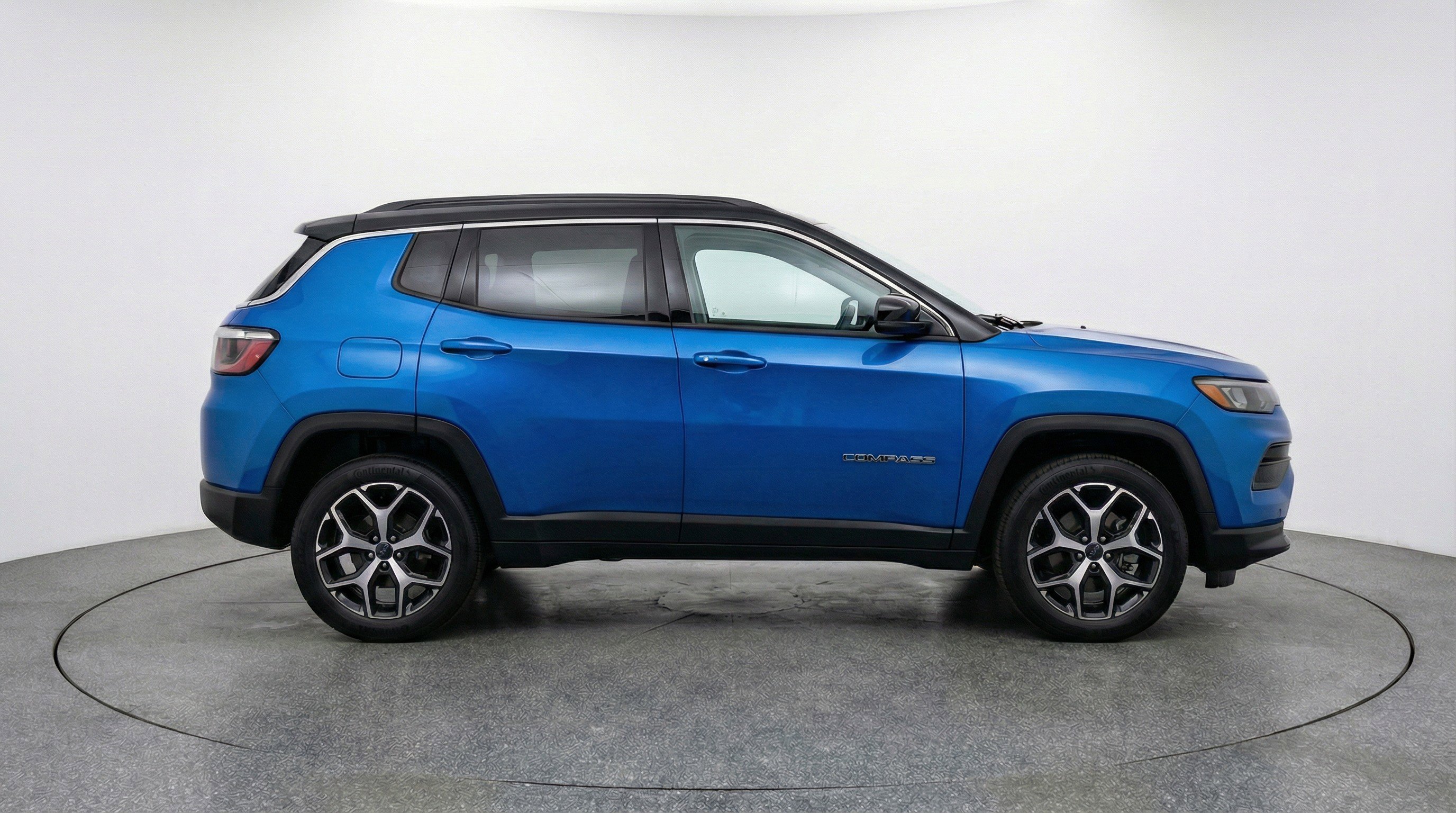 Used 2025 Jeep Compass Limited image 11