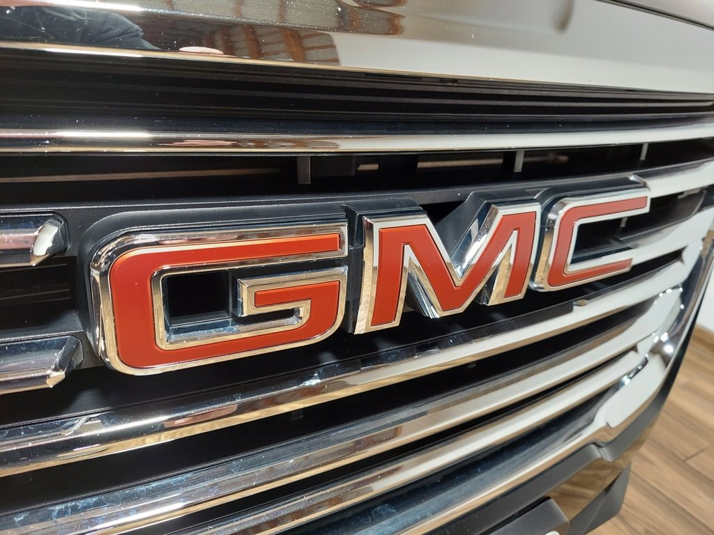 Used 2024 GMC Terrain SLT image 12