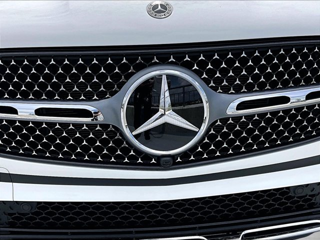 Used 2025 Mercedes-Benz GLC 350e 4MATIC image 30