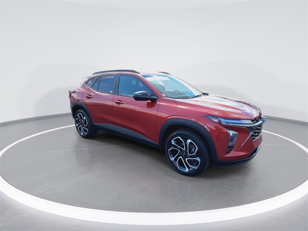 Used 2024 Chevrolet Trax RS w/ Sunroof Package image 2