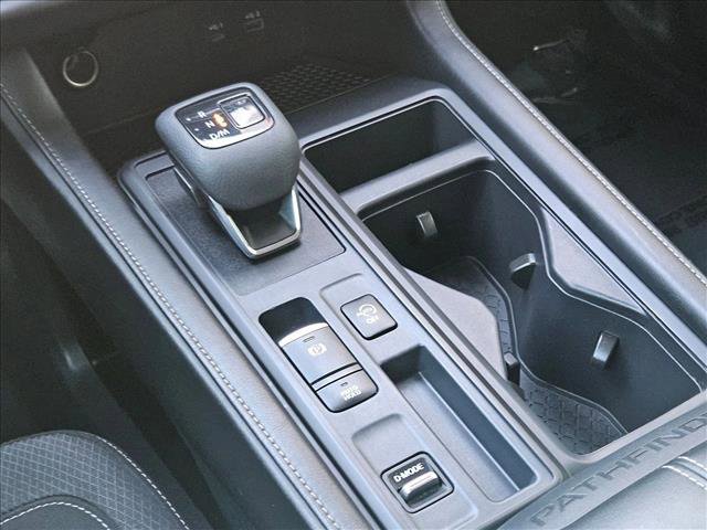 Used 2023 Nissan Pathfinder S image 12