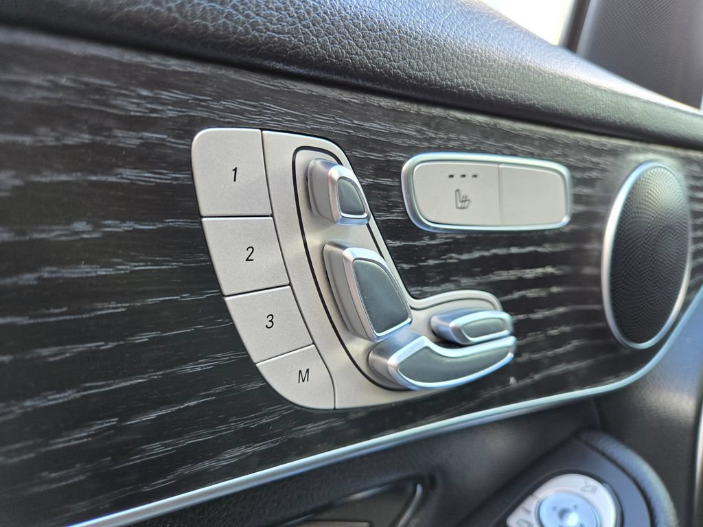 Used 2021 Mercedes-Benz GLC 300 4MATIC image 17