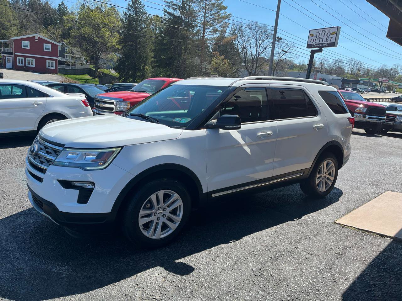Used 2018 Ford Explorer XLT w/ Equipment Group 201A AWD/4WD image 10
