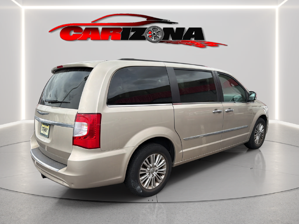 Used 2015 Chrysler Town & Country Touring-L w/ Driver Convenience Group FWD image 4