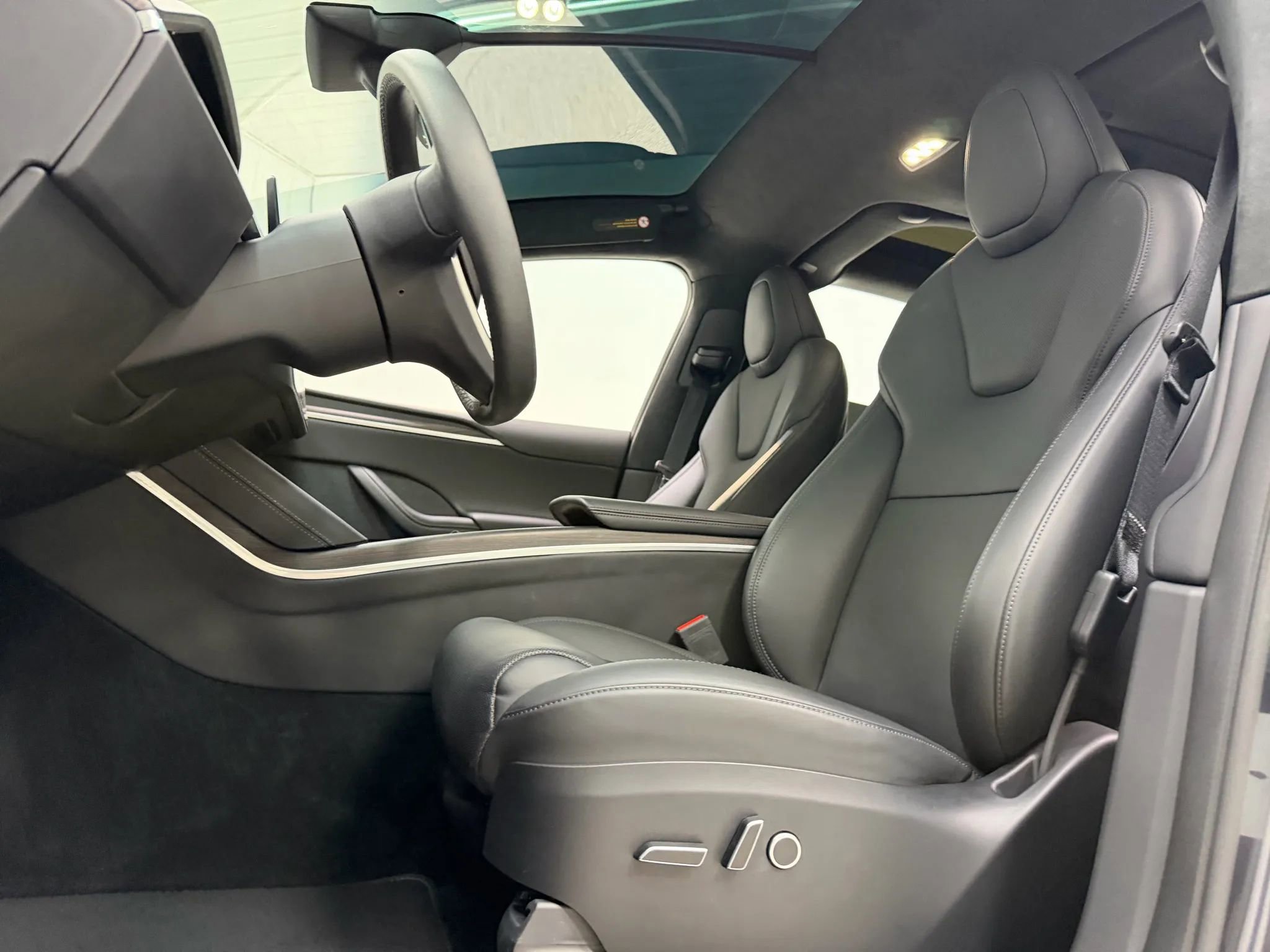 Used 2024 Tesla Model X image 15