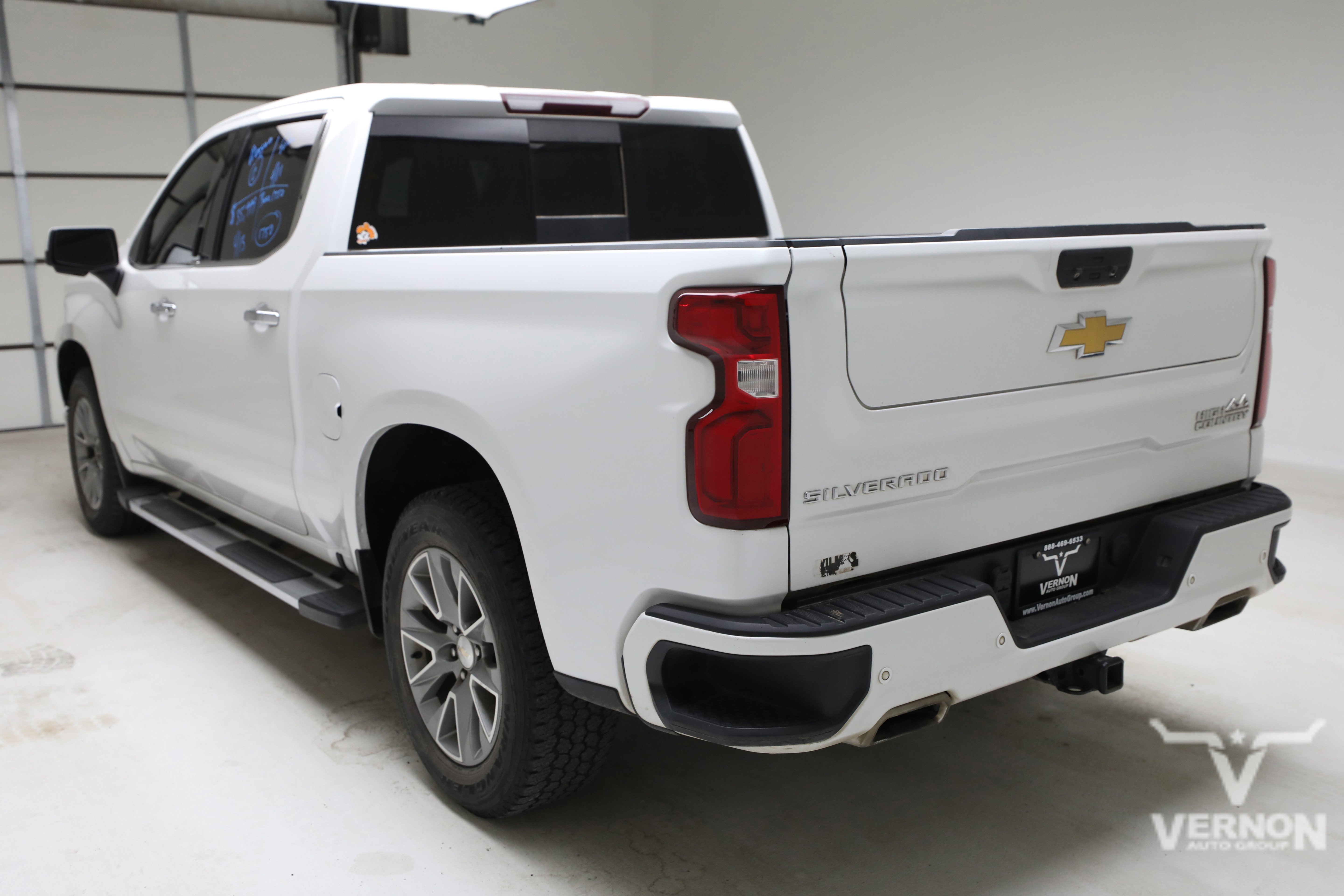 Used 2021 Chevrolet Silverado 1500 High Country w/ Z71 Off-Road Package image 2