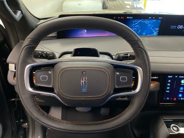 New 2026 Lincoln Navigator L Black Label AWD/4WD image 22