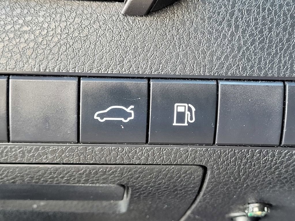 Used 2018 Toyota Camry LE FWD image 13