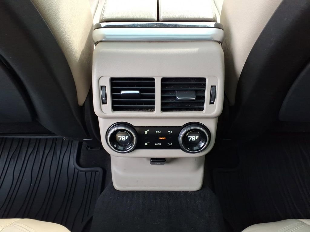 Used 2020 Land Rover Range Rover Velar S image 7