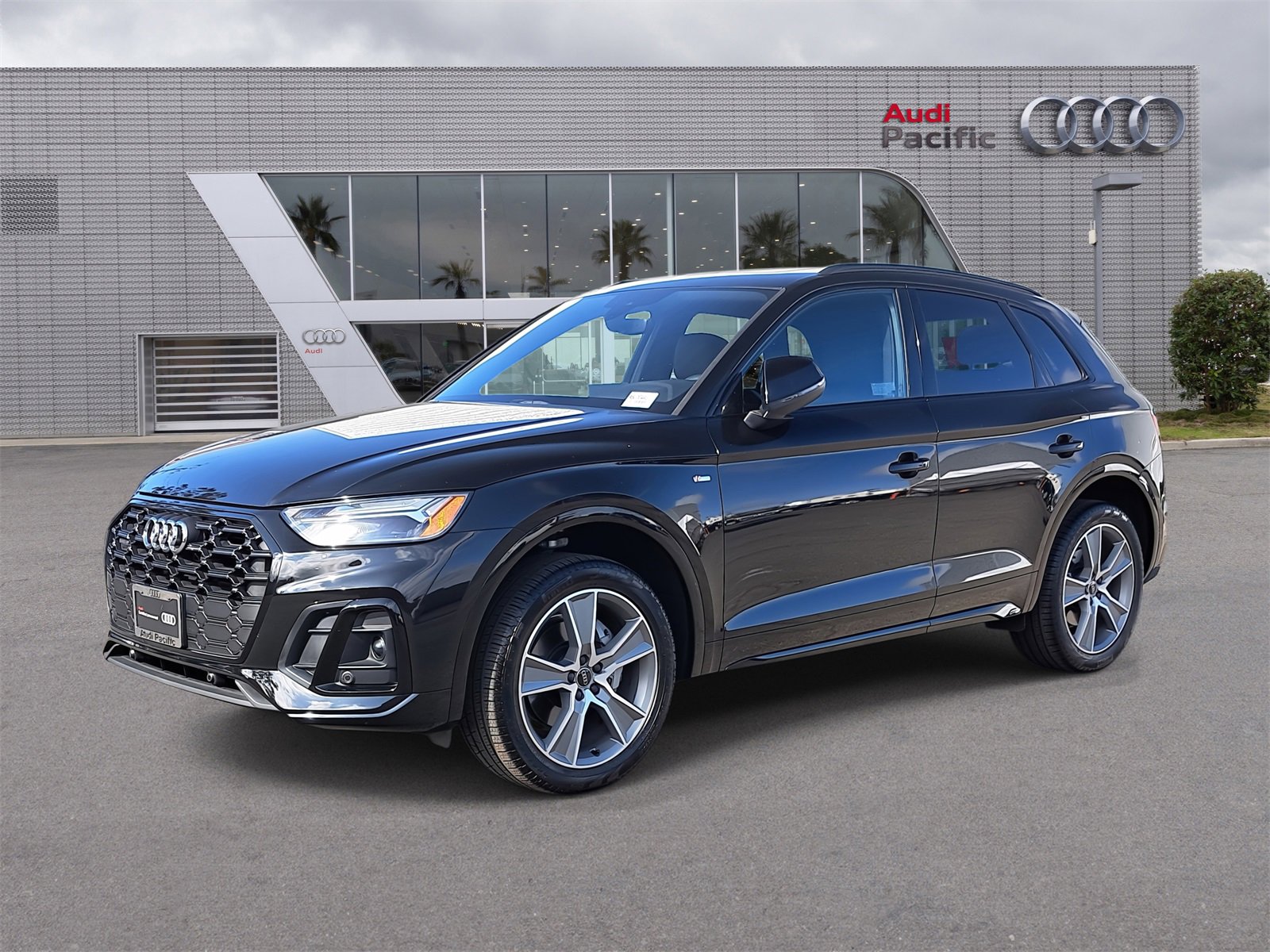 Certified 2025 Audi Q5 2.0T Premium w/ Convenience Plus Package