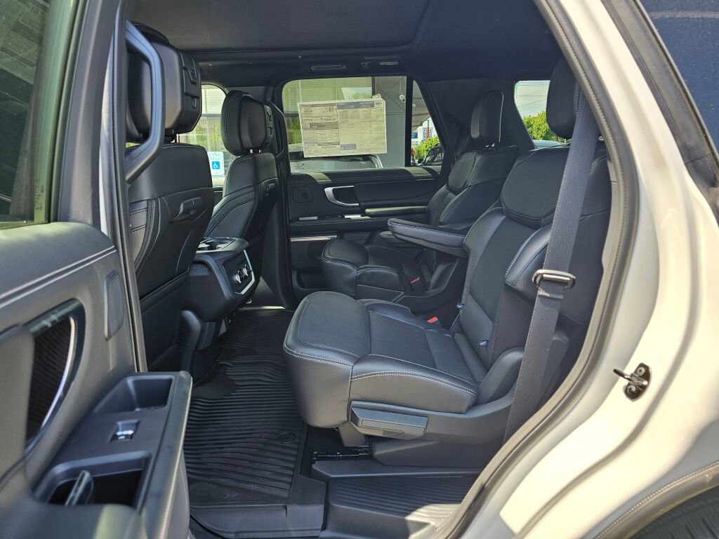 New 2026 Ford Expedition Platinum AWD/4WD image 12