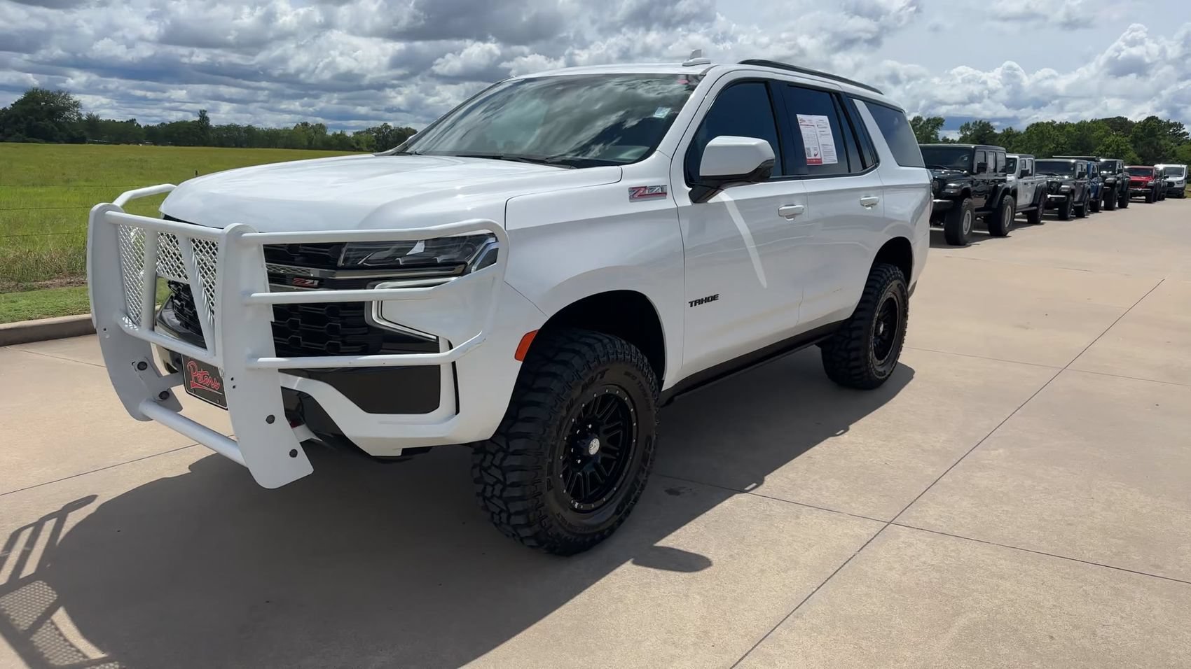 Used 2021 Chevrolet Tahoe Z71 w/ Luxury Package AWD/4WD image 3