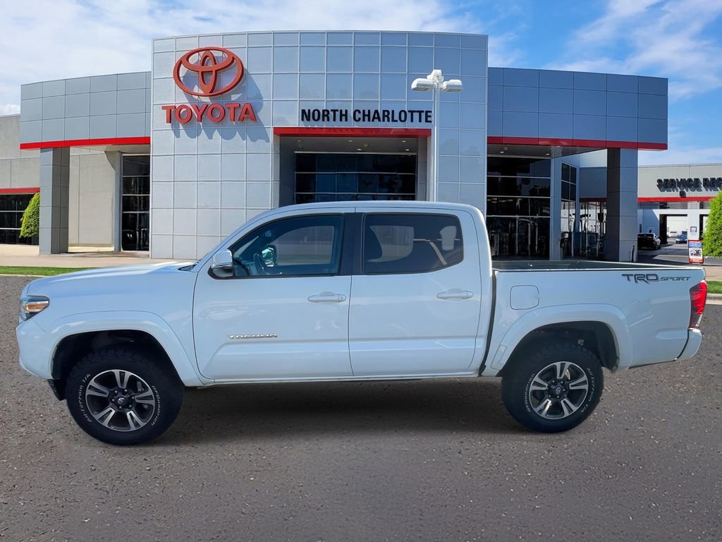 Used 2018 Toyota Tacoma TRD Sport image 7