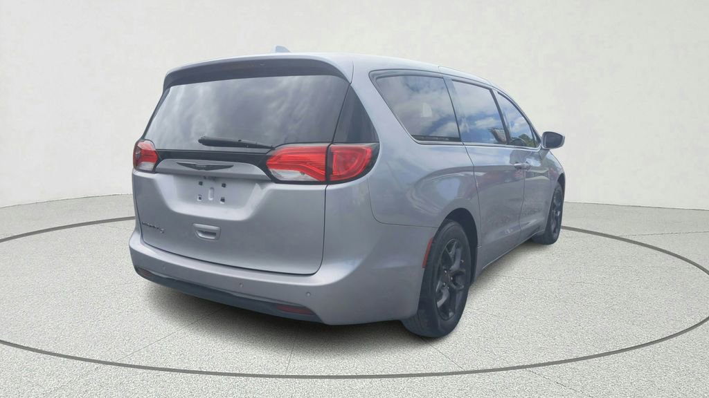 Used 2018 Chrysler Pacifica Touring Plus w/ S Appearance Package image 6