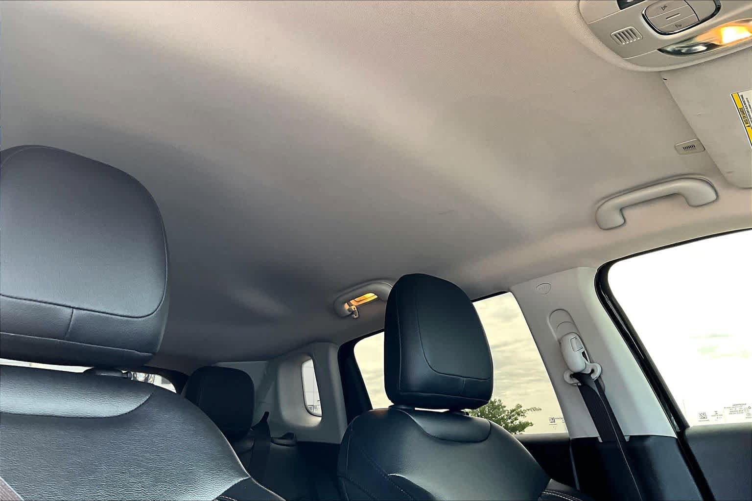 Used 2018 Jeep Compass Latitude FWD image 15