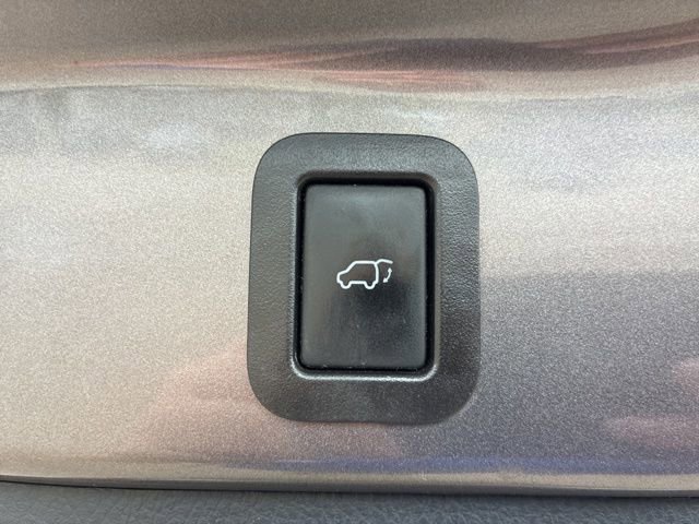 Used 2019 Toyota Highlander XLE AWD/4WD image 9