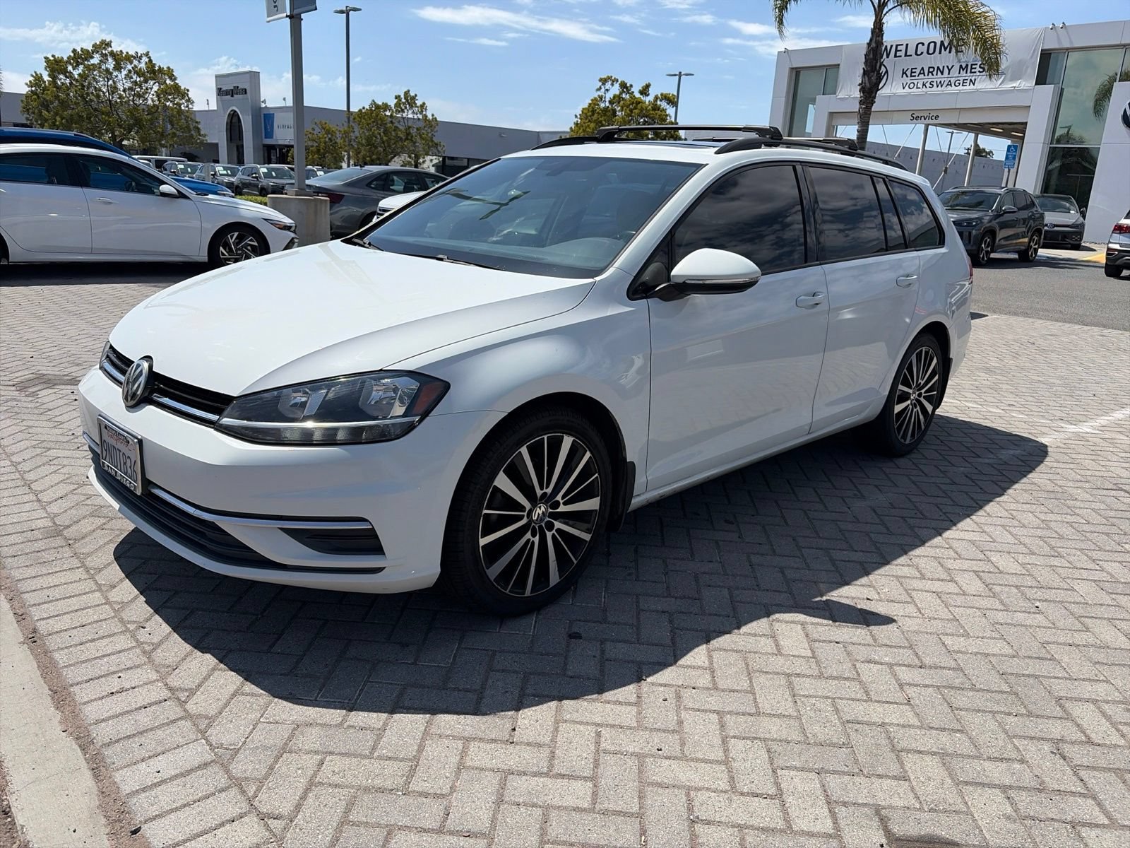 Used 2018 Volkswagen Golf SE FWD image 2