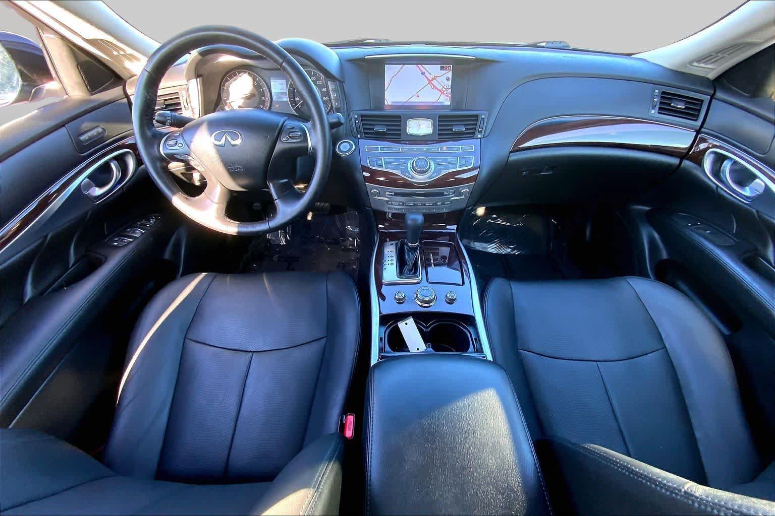 Used 2016 INFINITI Q70 3.7 AWD/4WD image 16