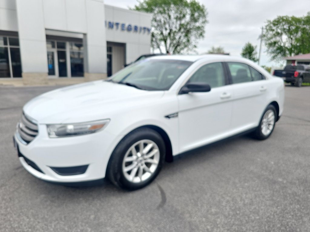 Used 2013 Ford Taurus SE FWD image 2