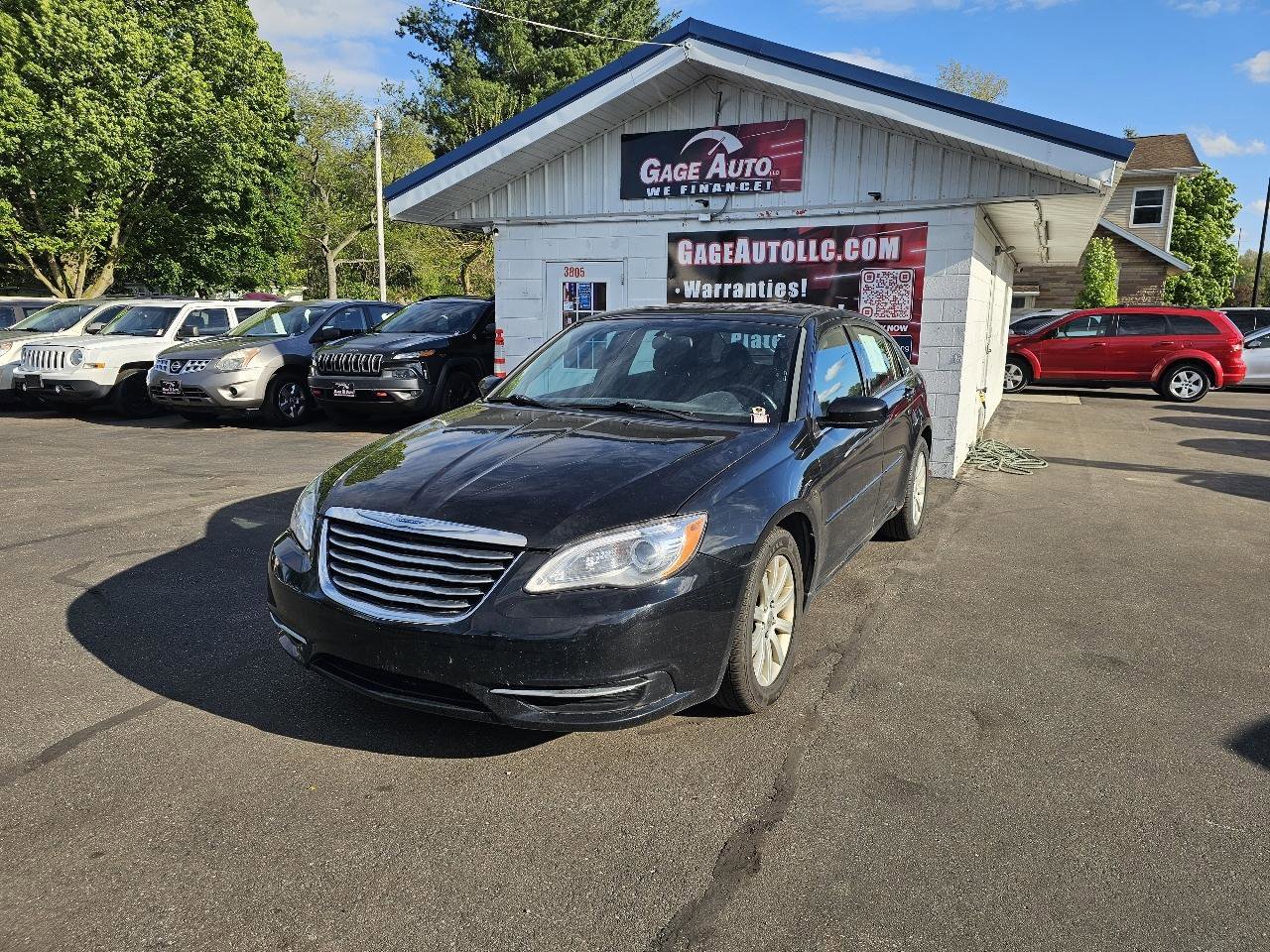 Used 2013 Chrysler 200 Touring FWD image 4