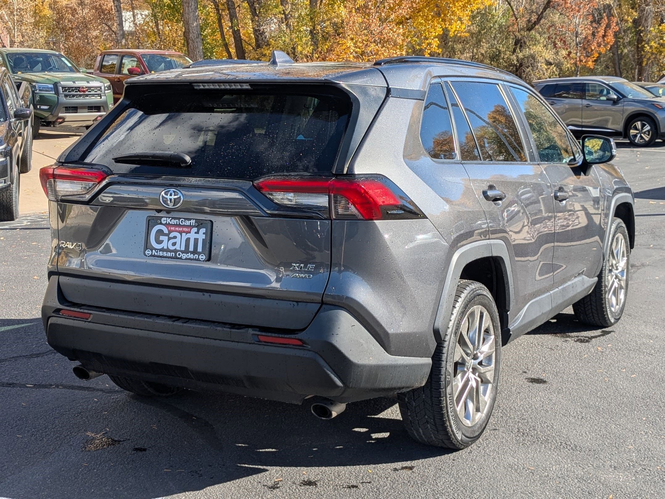 Used 2021 Toyota RAV4 XLE Premium image 3