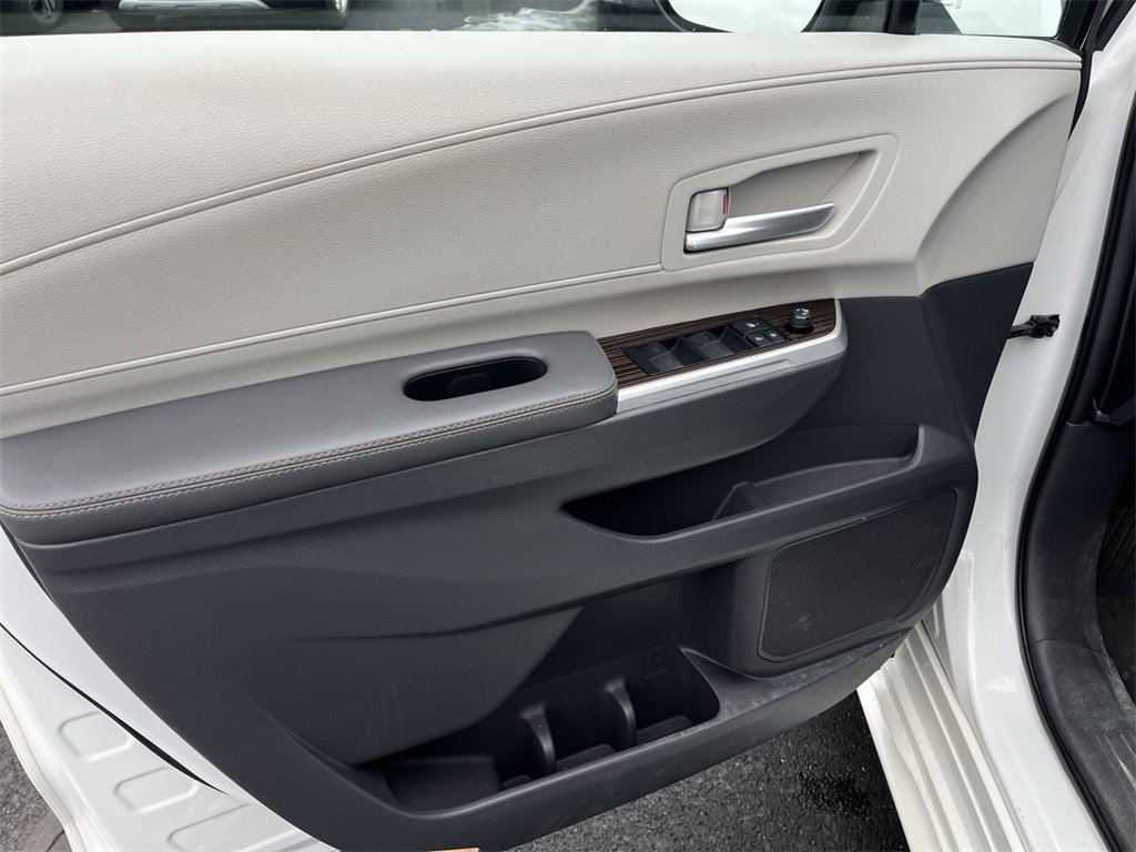 Used 2021 Toyota Sienna XLE image 22