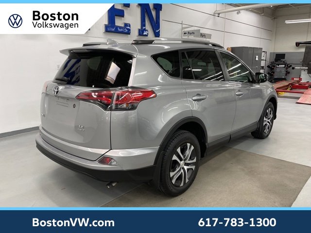 Used 2018 Toyota RAV4 LE image 4