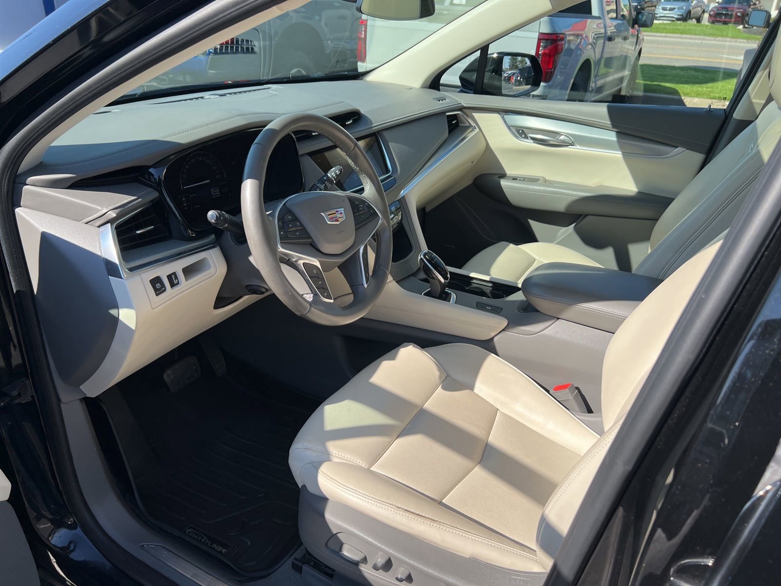 Used 2018 Cadillac XT5 Luxury w/ Driver Awareness Package image 29