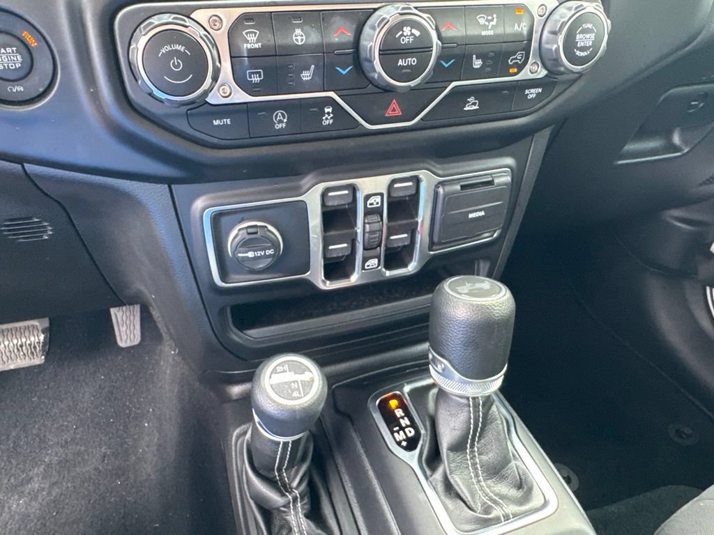 Used 2022 Jeep Wrangler Unlimited Sahara w/ Cold Weather Group AWD/4WD image 24