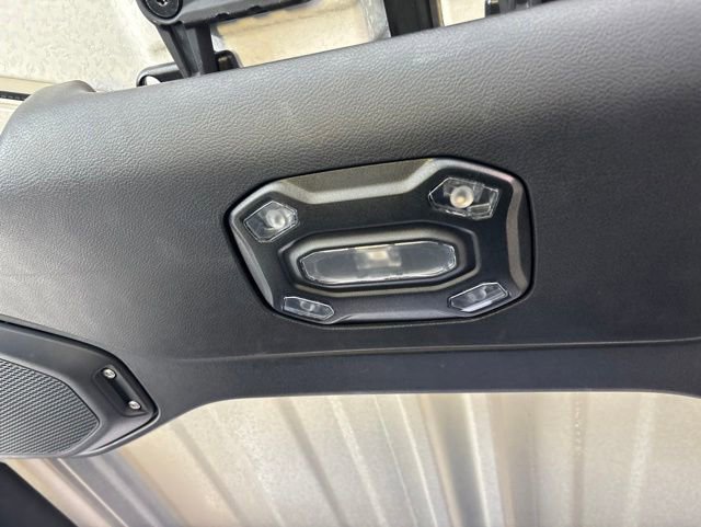 Used 2020 Jeep Gladiator Overland w/ Popular Equipment Package AWD/4WD image 27
