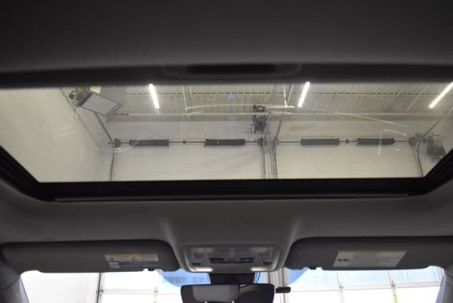 Used 2018 Toyota Highlander XLE AWD/4WD image 25