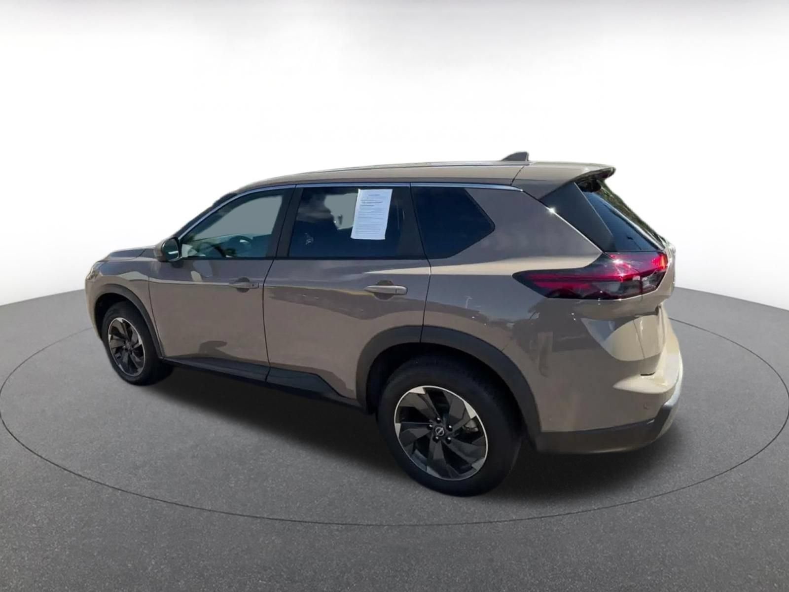 Used 2025 Nissan Rogue SV AWD/4WD image 9