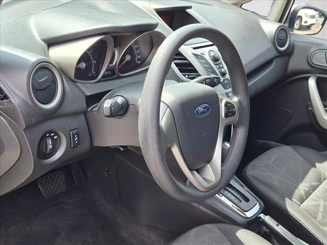 Used 2013 Ford Fiesta SE w/ Super Fuel Economy Pkg FWD image 9