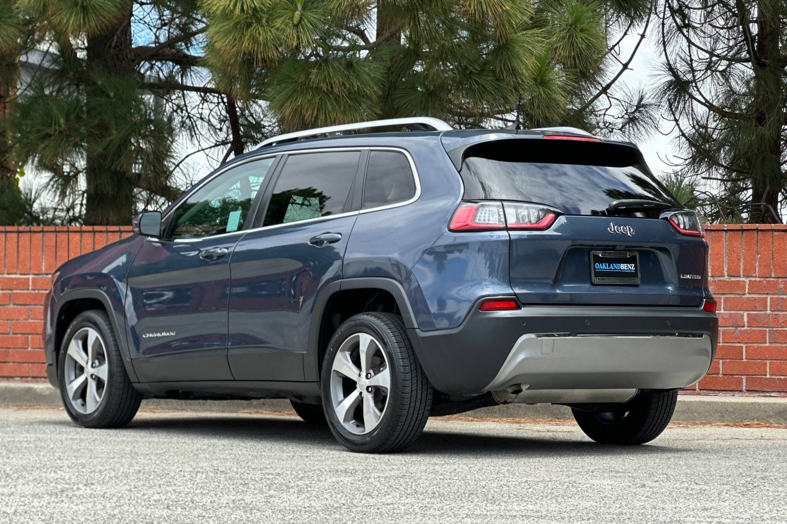 Used 2020 Jeep Cherokee Limited w/ Advanced Safety Group FWD image 6