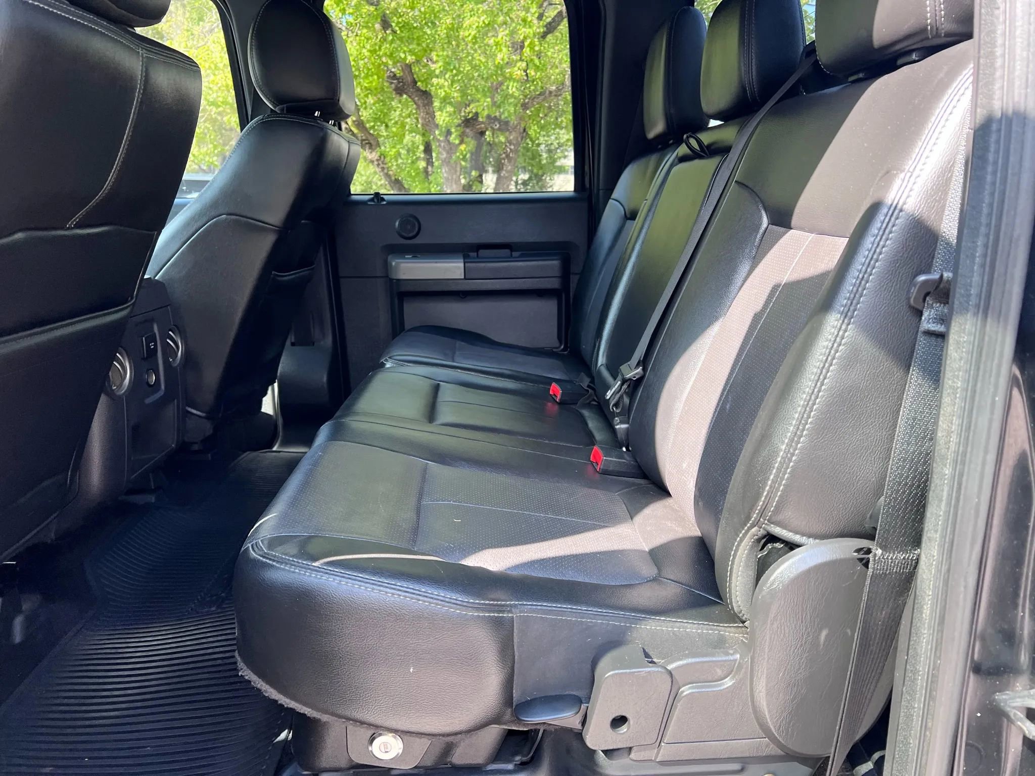Used 2015 Ford F250 Lariat w/ Lariat Interior Package image 11