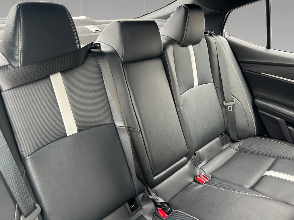 Used 2025 Toyota Camry SE AWD/4WD image 18
