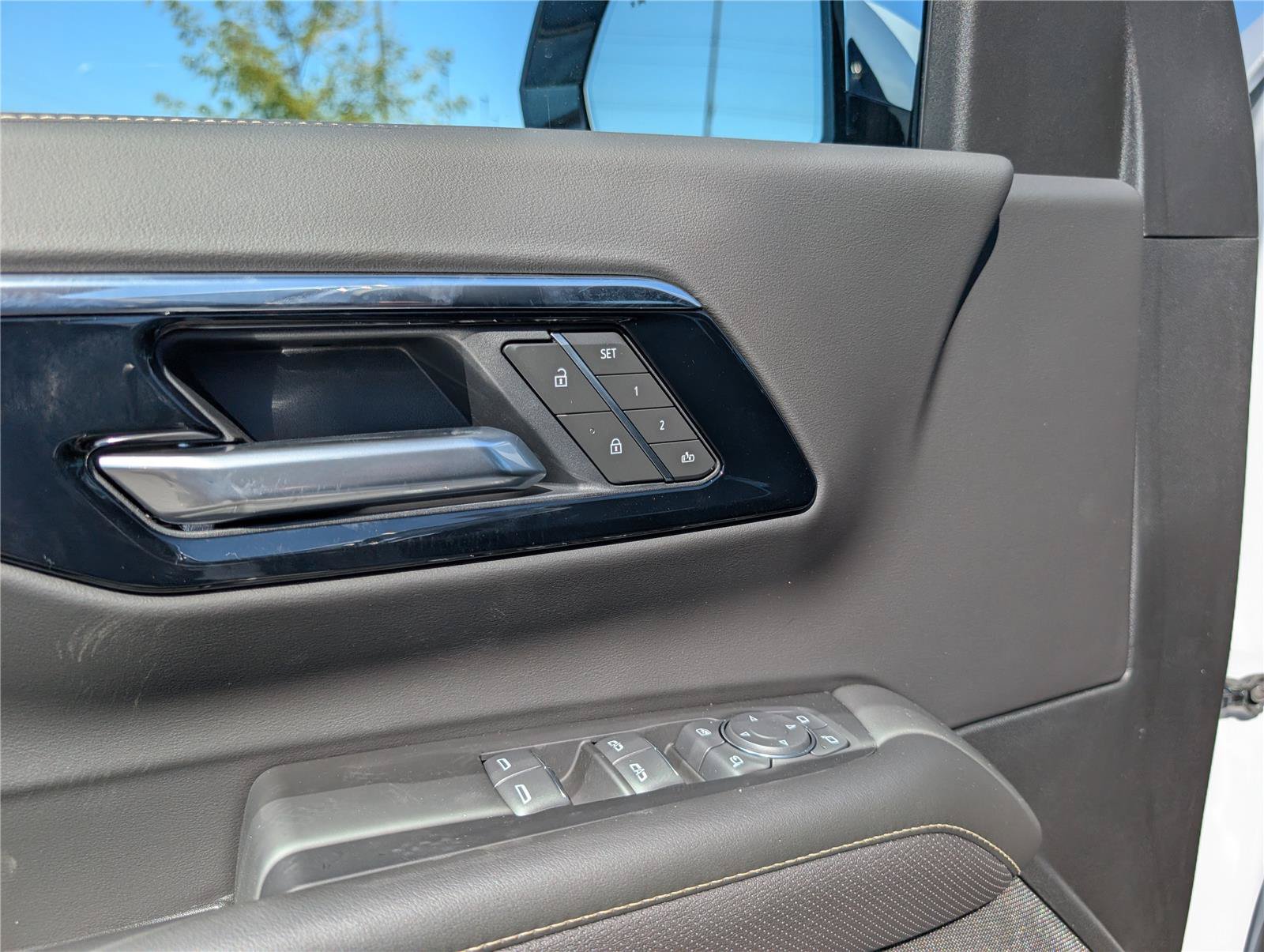 New 2026 Chevrolet Suburban Premier w/ Sun And Tow Package AWD/4WD image 19