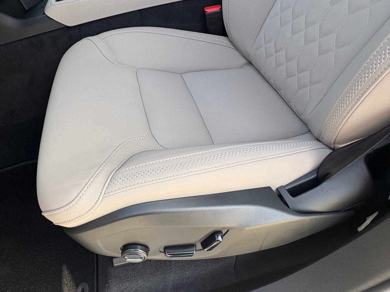 New 2026 Volvo XC90 B6 Plus w/ Protection Package Premier AWD/4WD image 20
