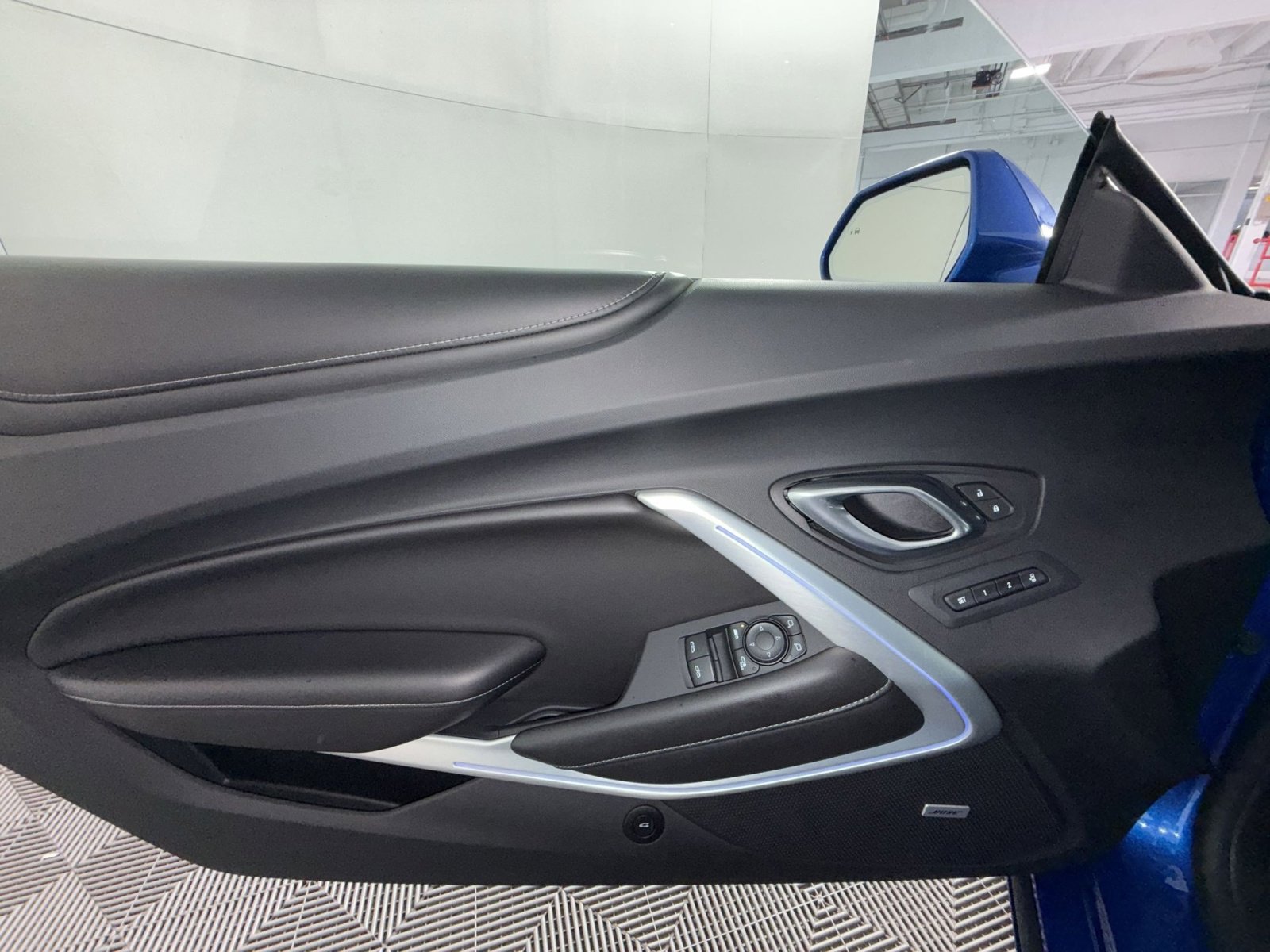 Used 2018 Chevrolet Camaro SS RWD image 15