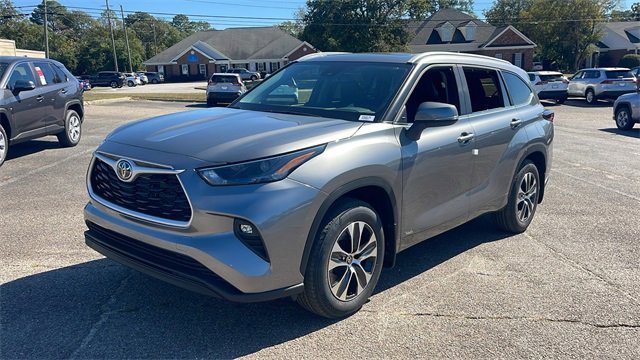 New 2026 Toyota Highlander XLE image 3