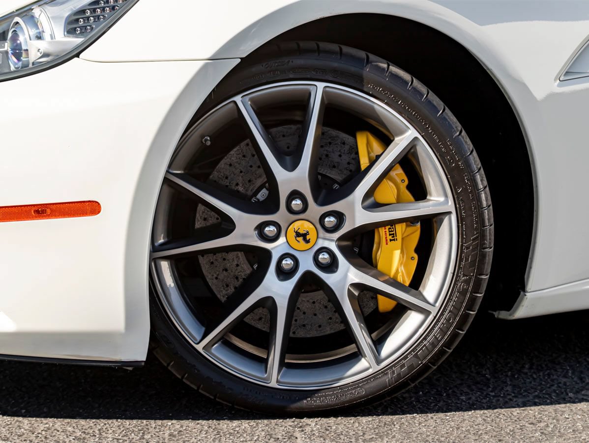 Used 2010 Ferrari California RWD image 14