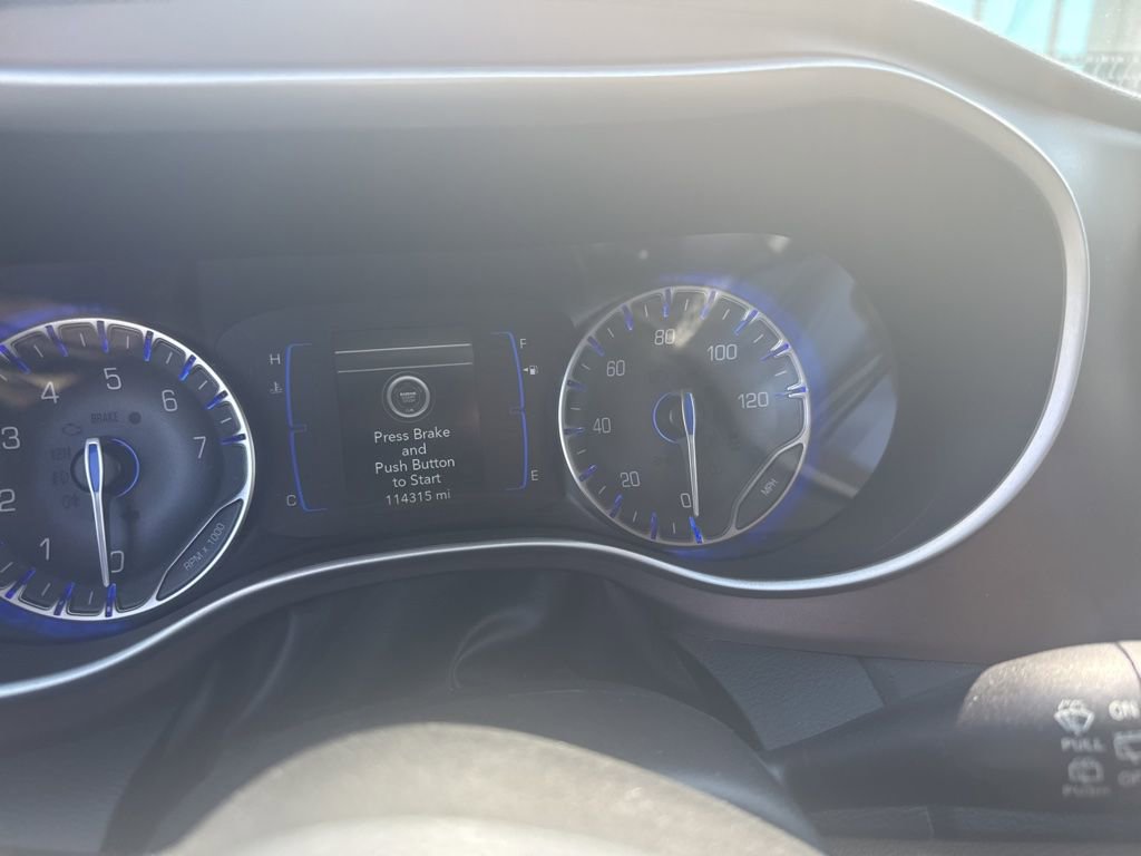 Used 2023 Chrysler Voyager LX image 12