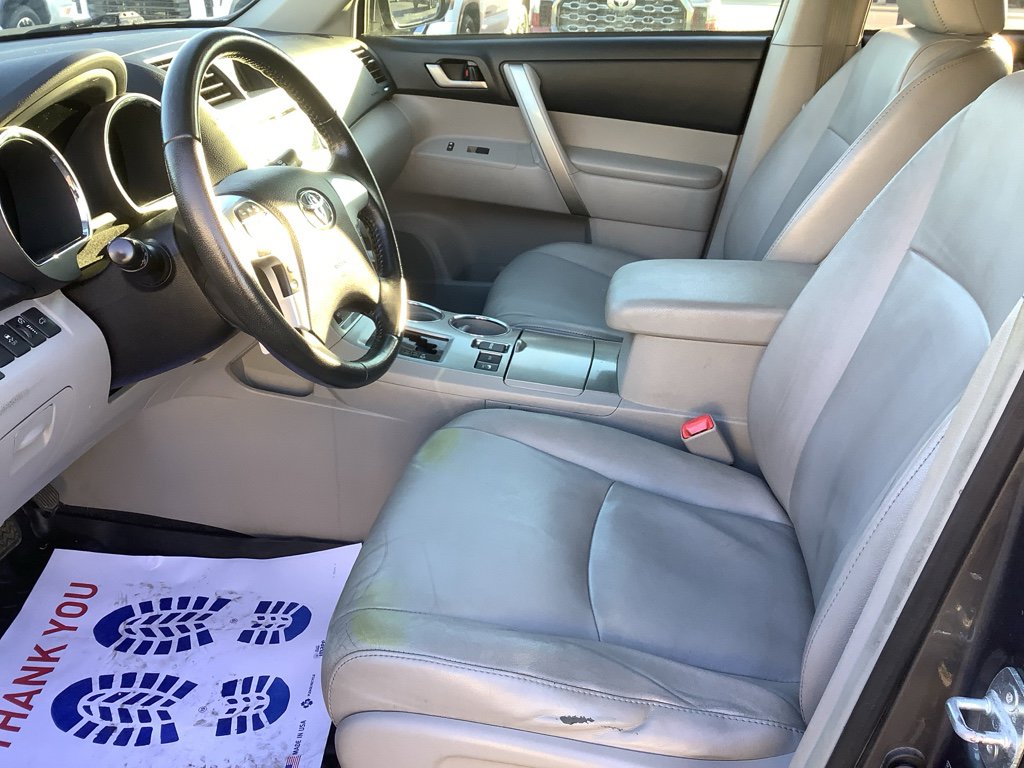 Used 2012 Toyota Highlander SE image 12