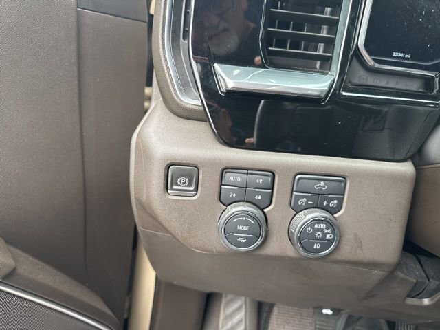 Used 2022 Chevrolet Silverado 1500 LT Trail Boss w/ LPO, Dark Essentials Package AWD/4WD image 11